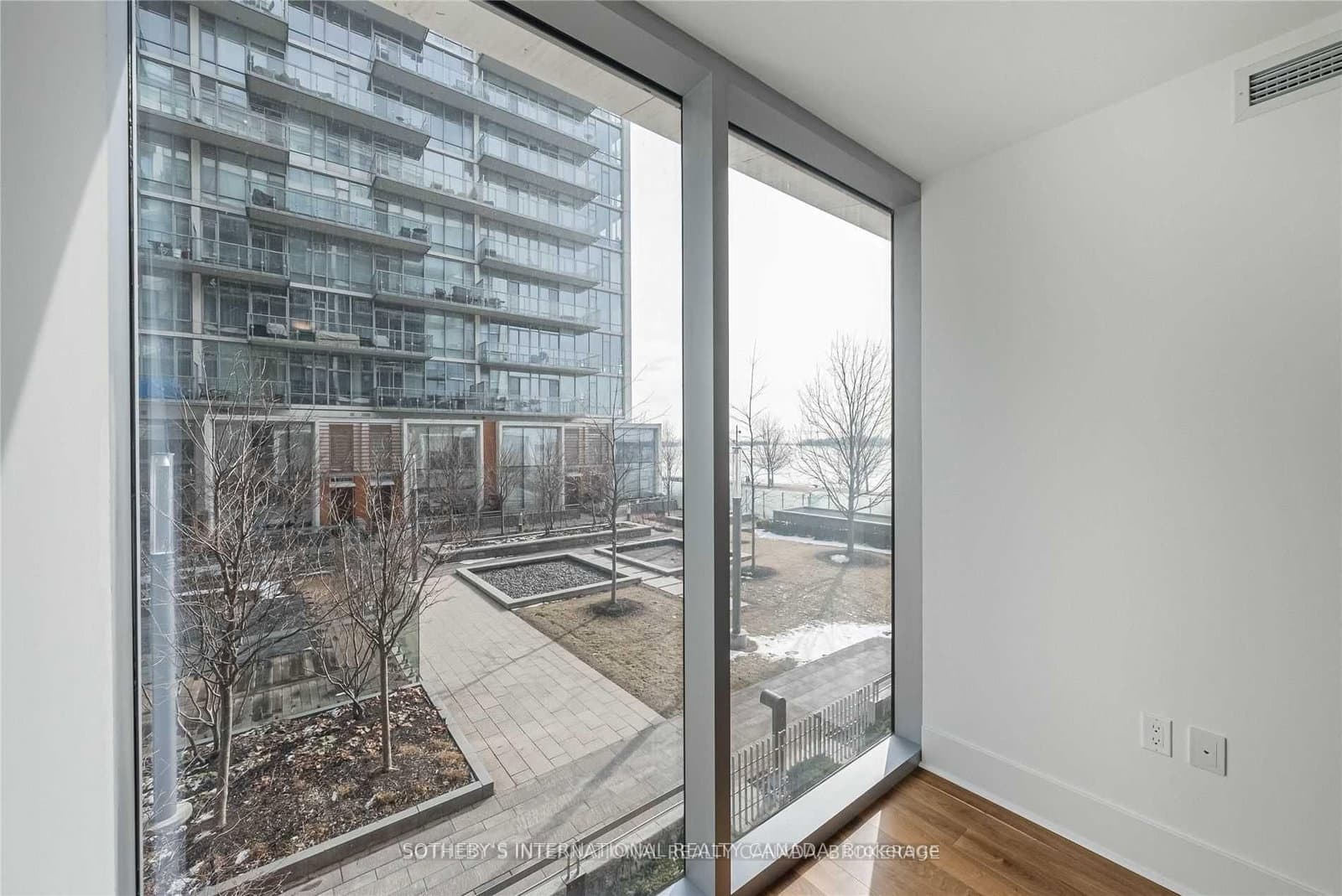 29 Queens Quay E, Unit TH-113 thumbnail 29