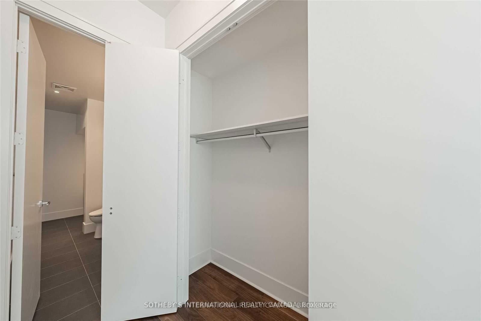 29 Queens Quay E, Unit TH-113 thumbnail 33