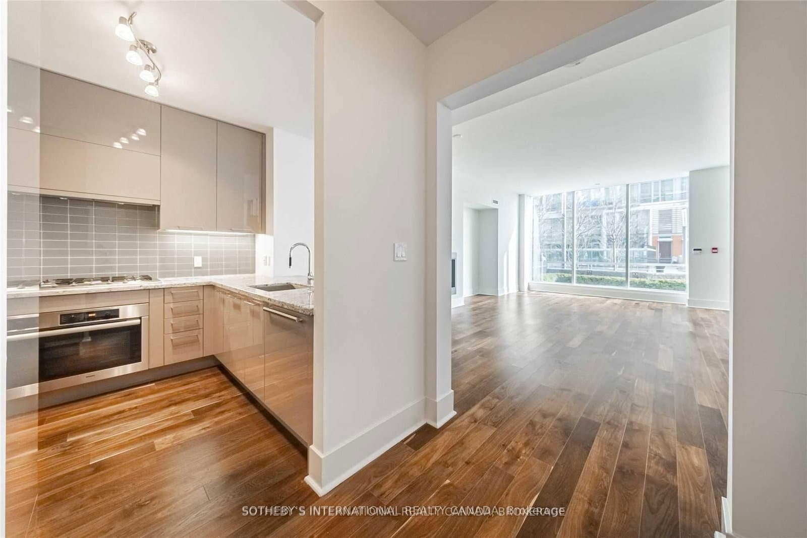 29 Queens Quay E, Unit TH-113 thumbnail 5