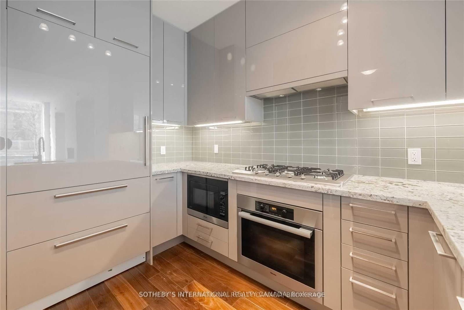 29 Queens Quay E, Unit TH-113 thumbnail 8