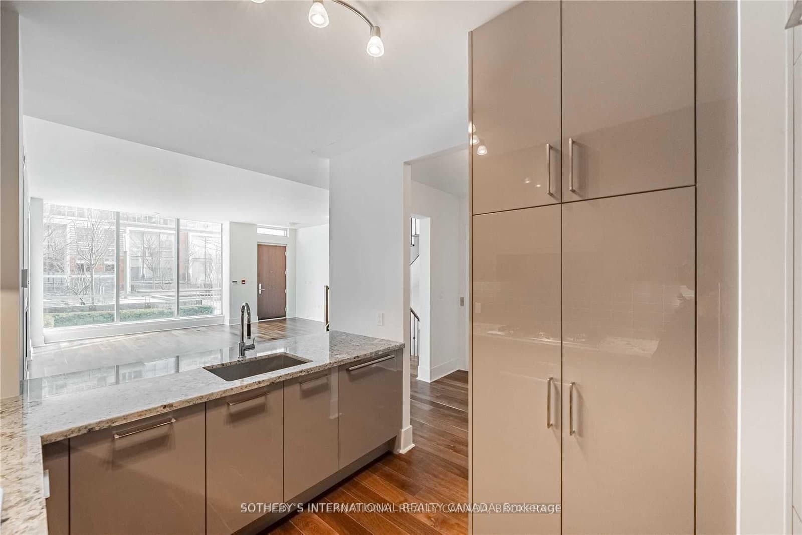 29 Queens Quay E, Unit TH-113 thumbnail 9