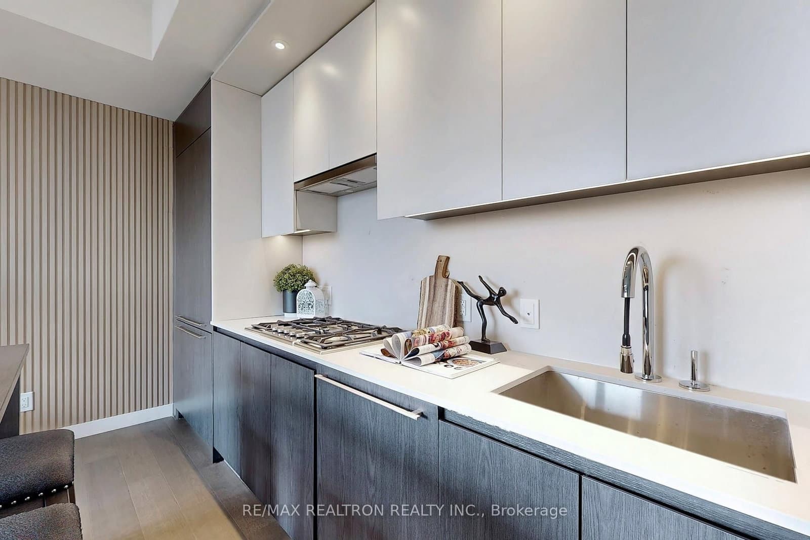 81 Wellesley Street E, Unit 2001 thumbnail 12