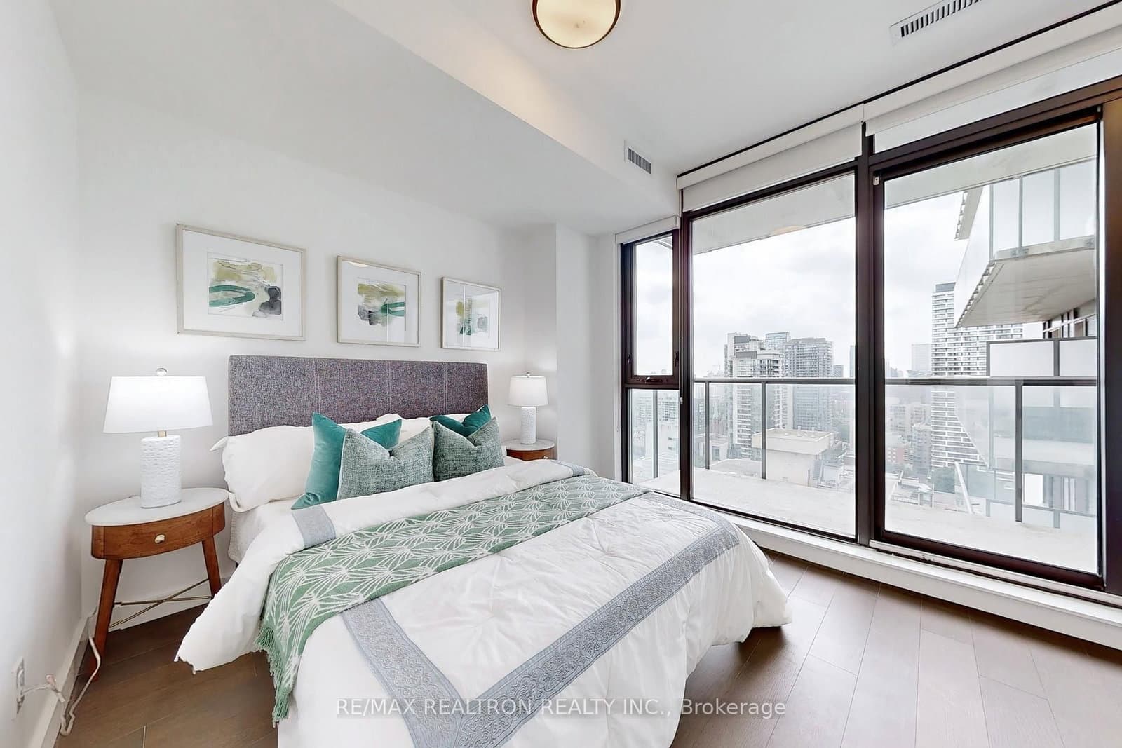 81 Wellesley Street E, Unit 2001 thumbnail 14