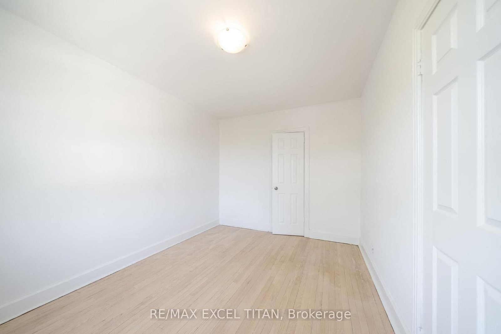 1 Mallory Gardens, Unit 4 thumbnail 4