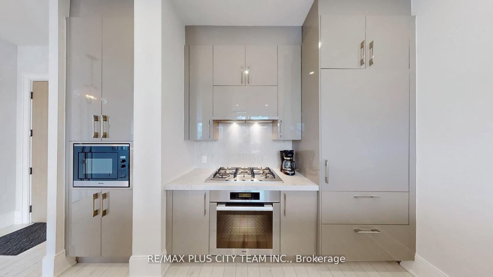 39 Queens Quay E, Unit 1305 thumbnail 10