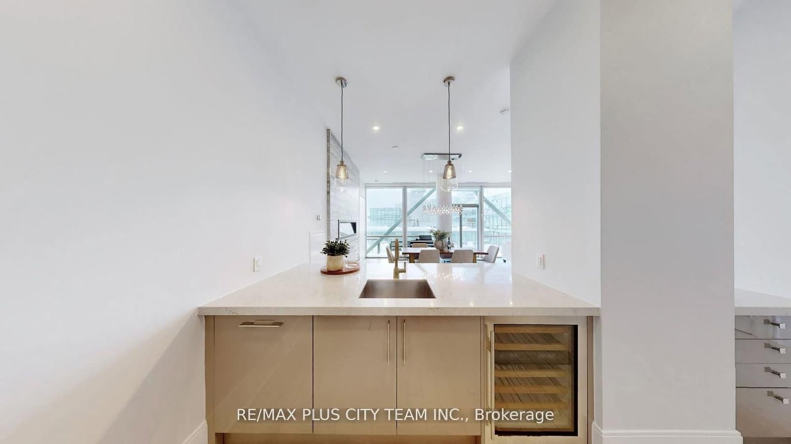39 Queens Quay E, Unit 1305 thumbnail 11