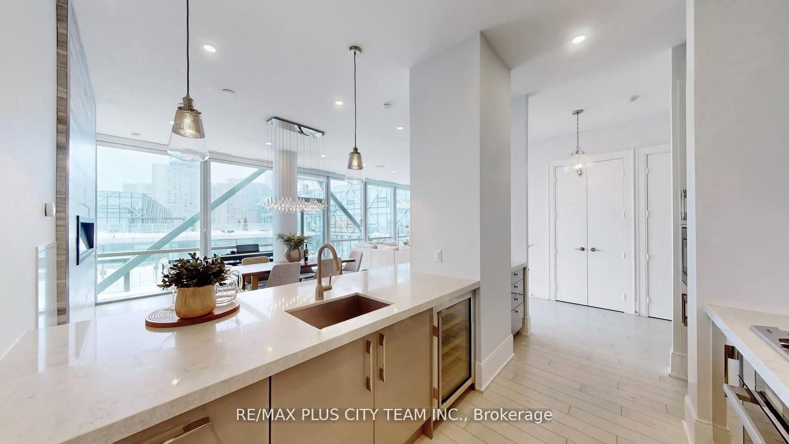 39 Queens Quay E, Unit 1305 thumbnail 12