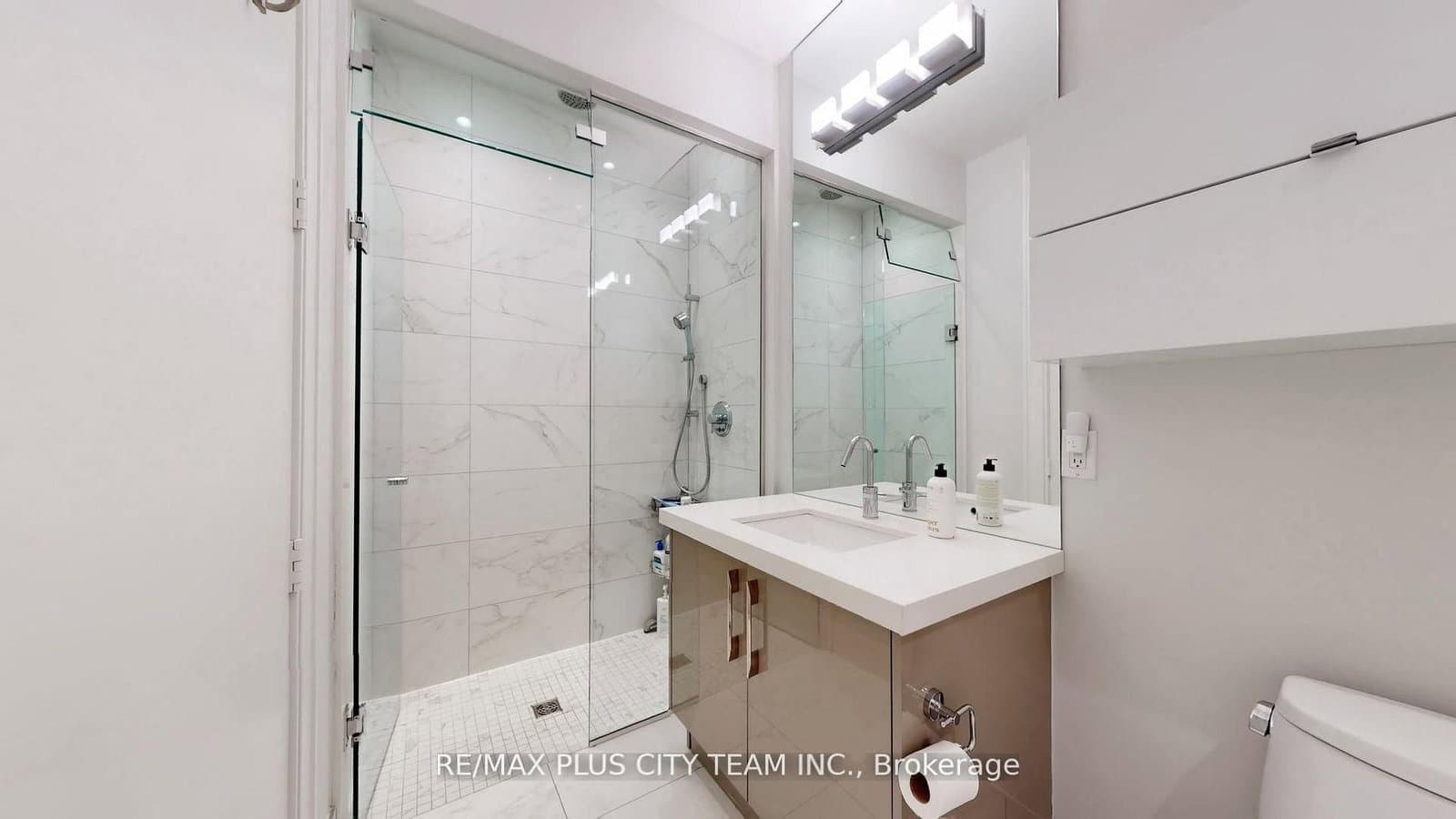 39 Queens Quay E, Unit 1305 thumbnail 15