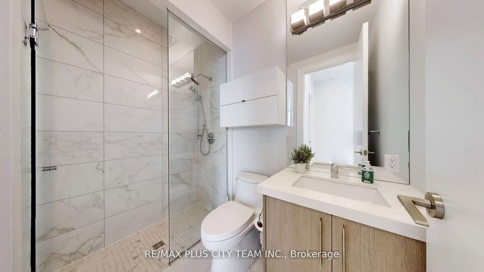 39 Queens Quay E, Unit 1305 thumbnail 25