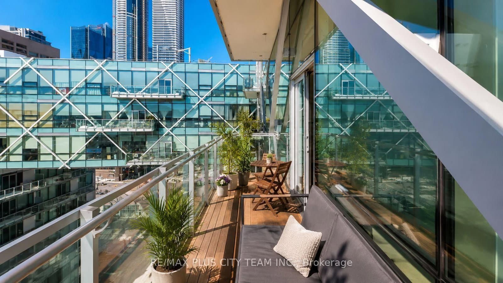 39 Queens Quay E, Unit 1305 thumbnail 28