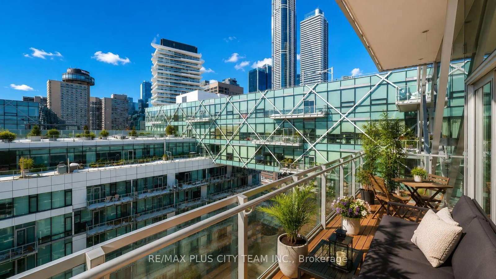 39 Queens Quay E, Unit 1305 thumbnail 29