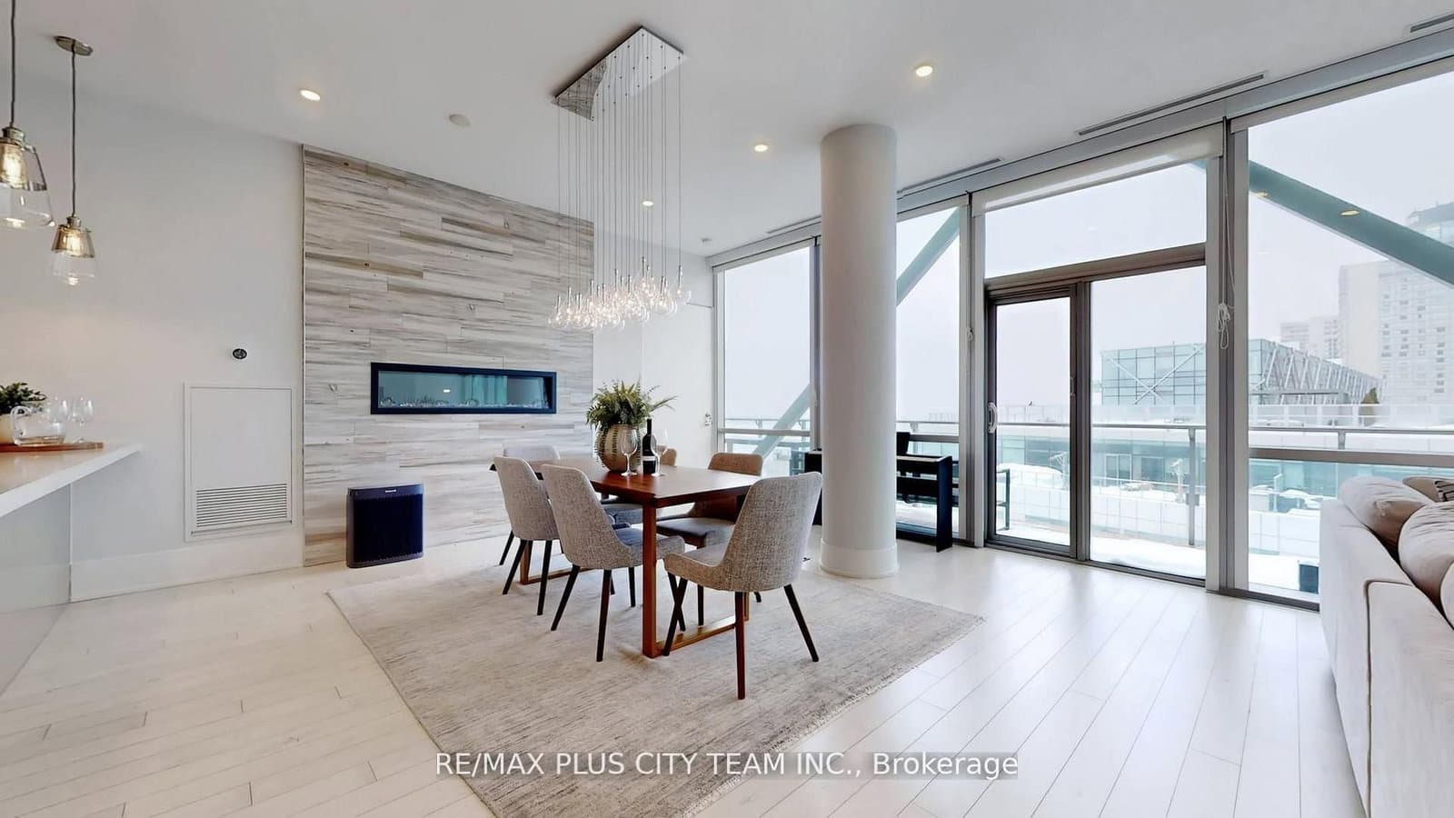 39 Queens Quay E, Unit 1305 thumbnail 6