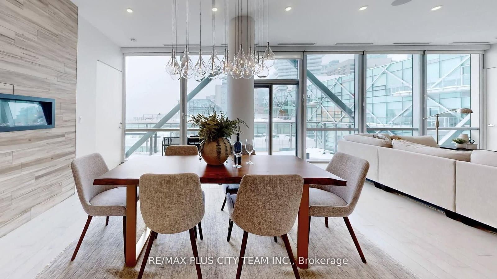 39 Queens Quay E, Unit 1305 thumbnail 7