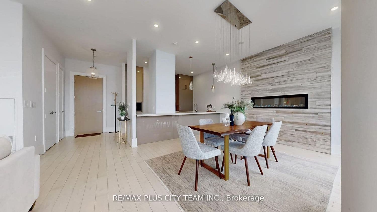 39 Queens Quay E, Unit 1305 thumbnail 8