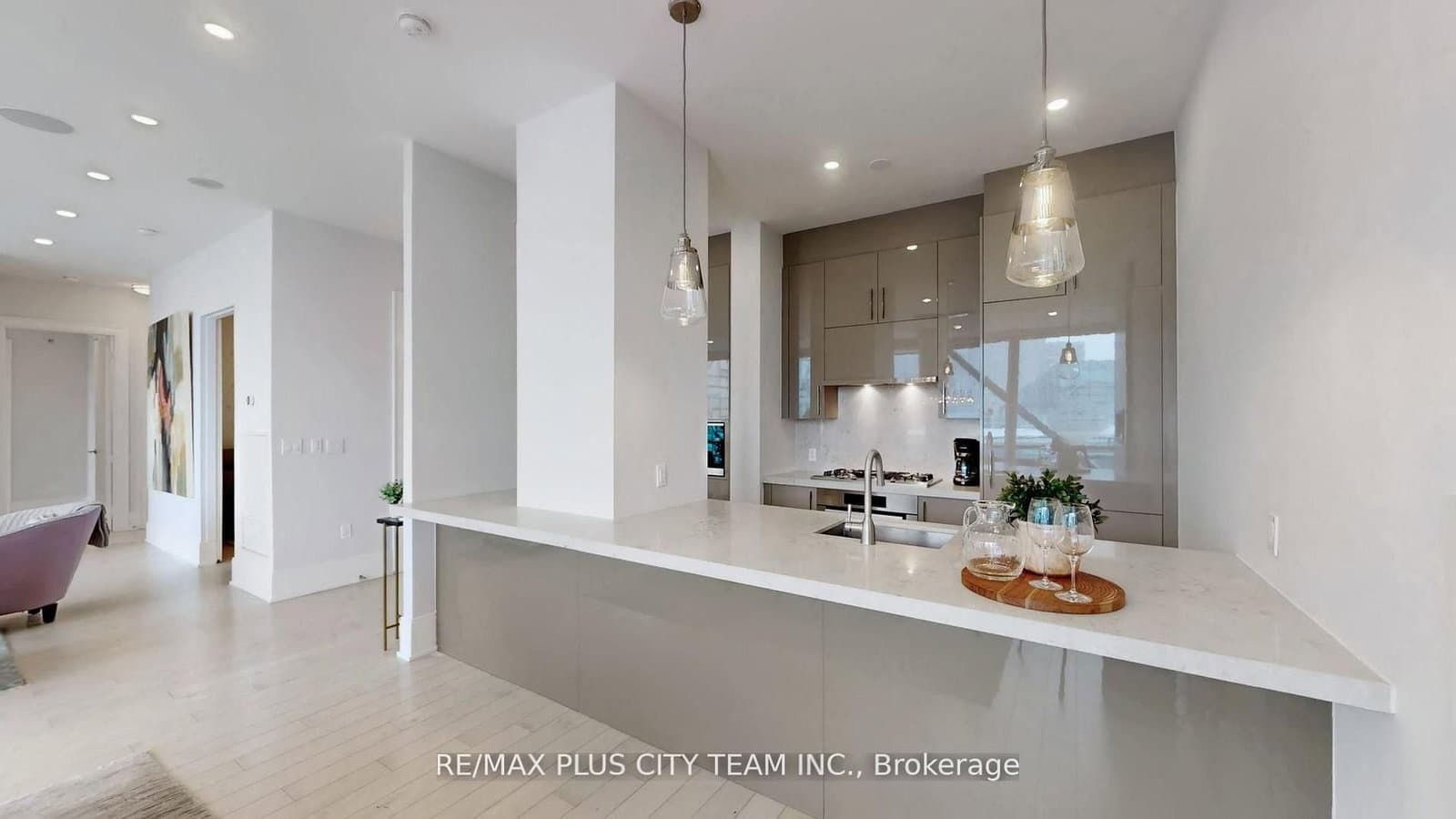 39 Queens Quay E, Unit 1305 thumbnail 9