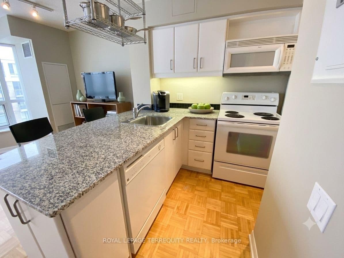 33 Sheppard Avenue E, Unit 1009 thumbnail 2