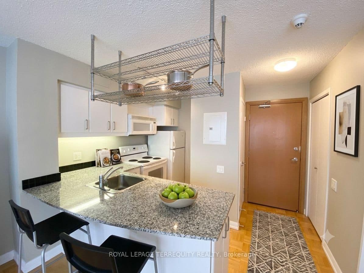 33 Sheppard Avenue E, Unit 1009 thumbnail 5