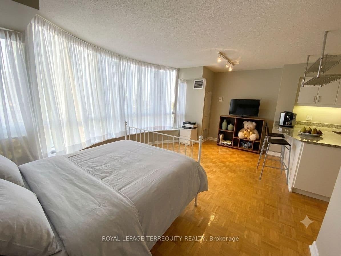 33 Sheppard Avenue E, Unit 1009 thumbnail 6