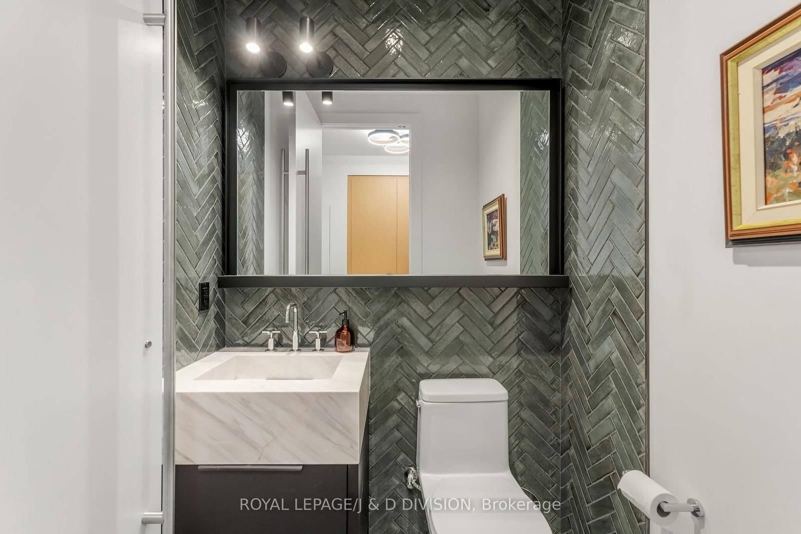 1 Strathgowan Avenue, Unit 710 thumbnail 11