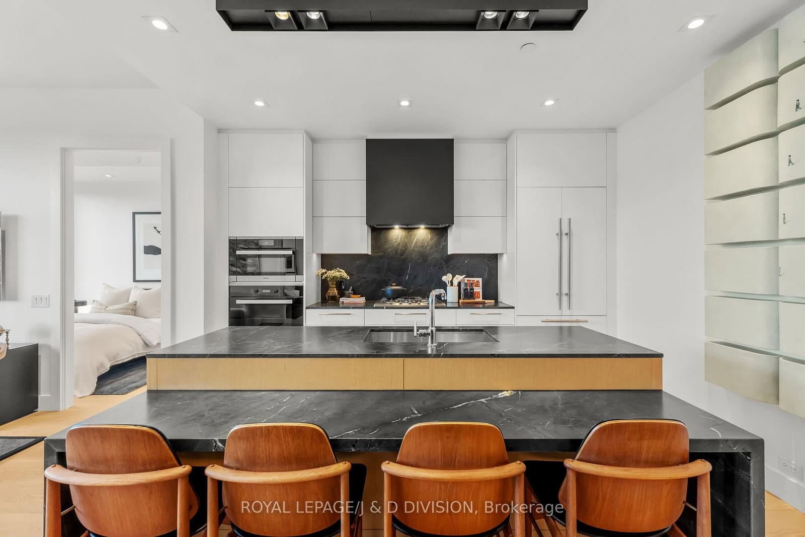1 Strathgowan Avenue, Unit 710 thumbnail 5
