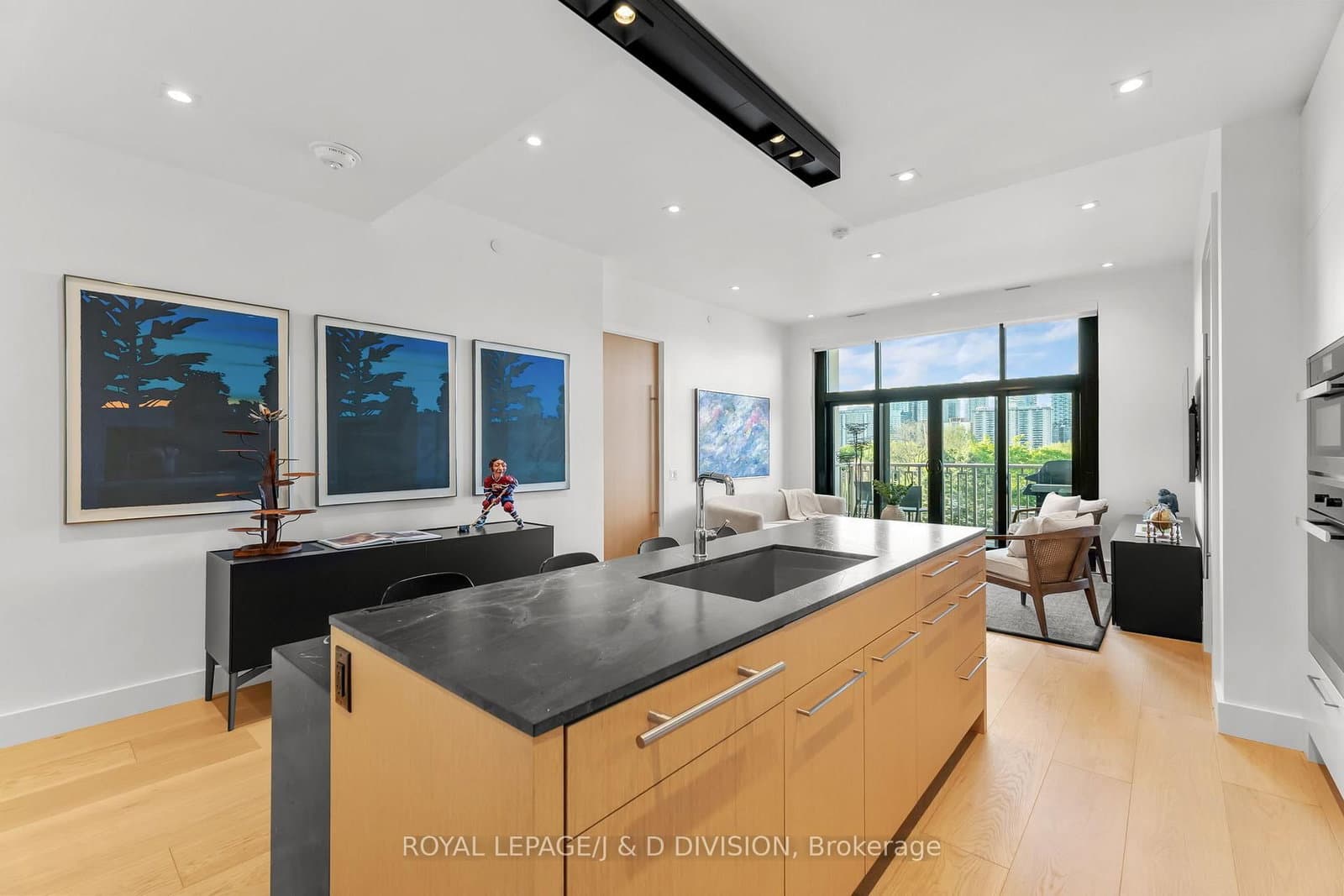 1 Strathgowan Avenue, Unit 710 thumbnail 7