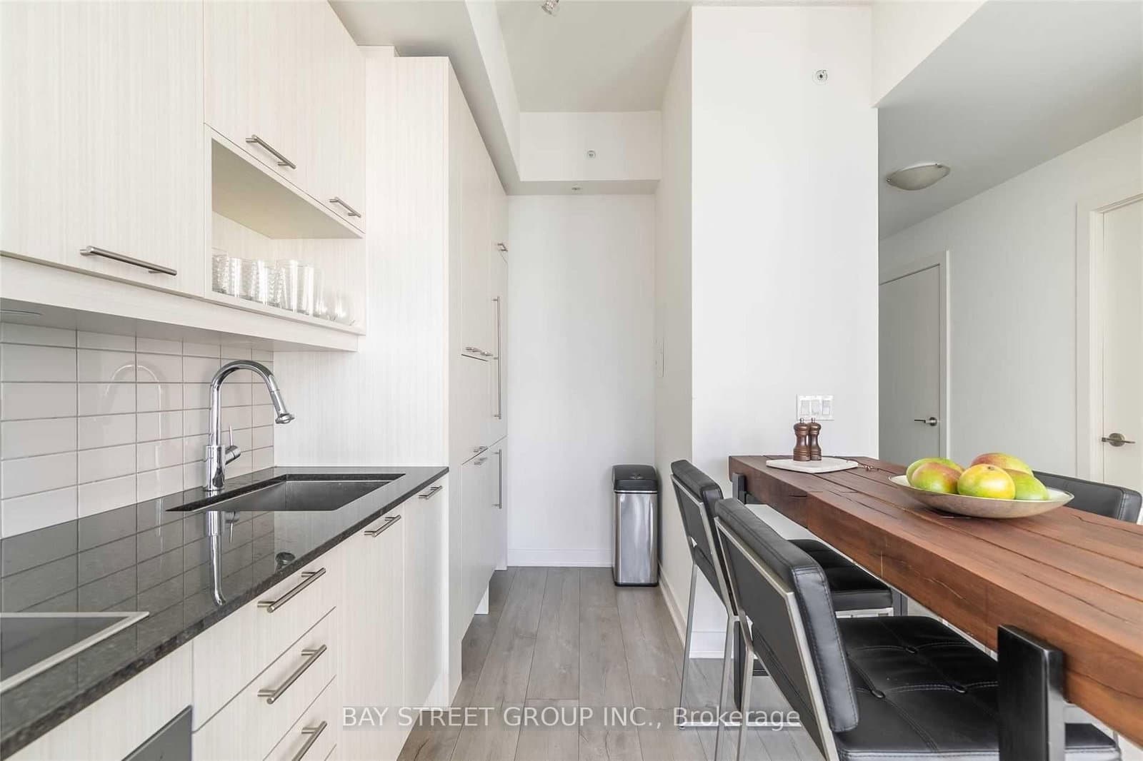 30 Nelson Street, Unit 1603 thumbnail 2