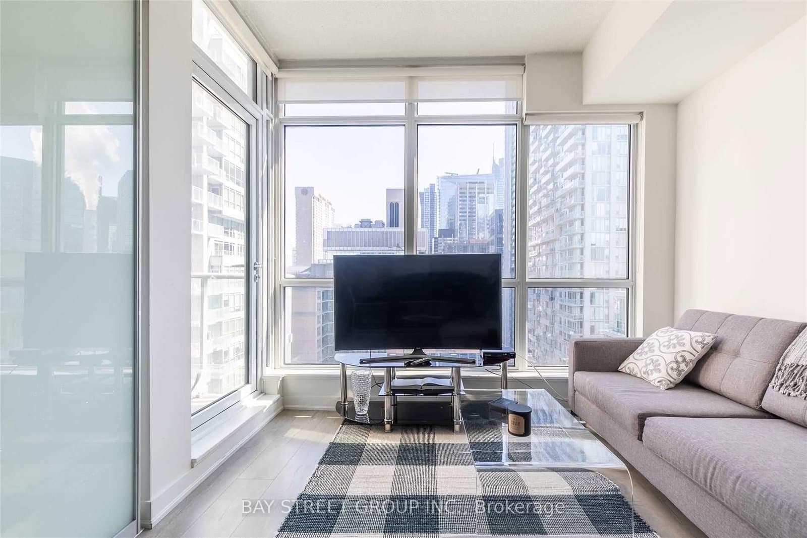 30 Nelson Street, Unit 1603 thumbnail 3