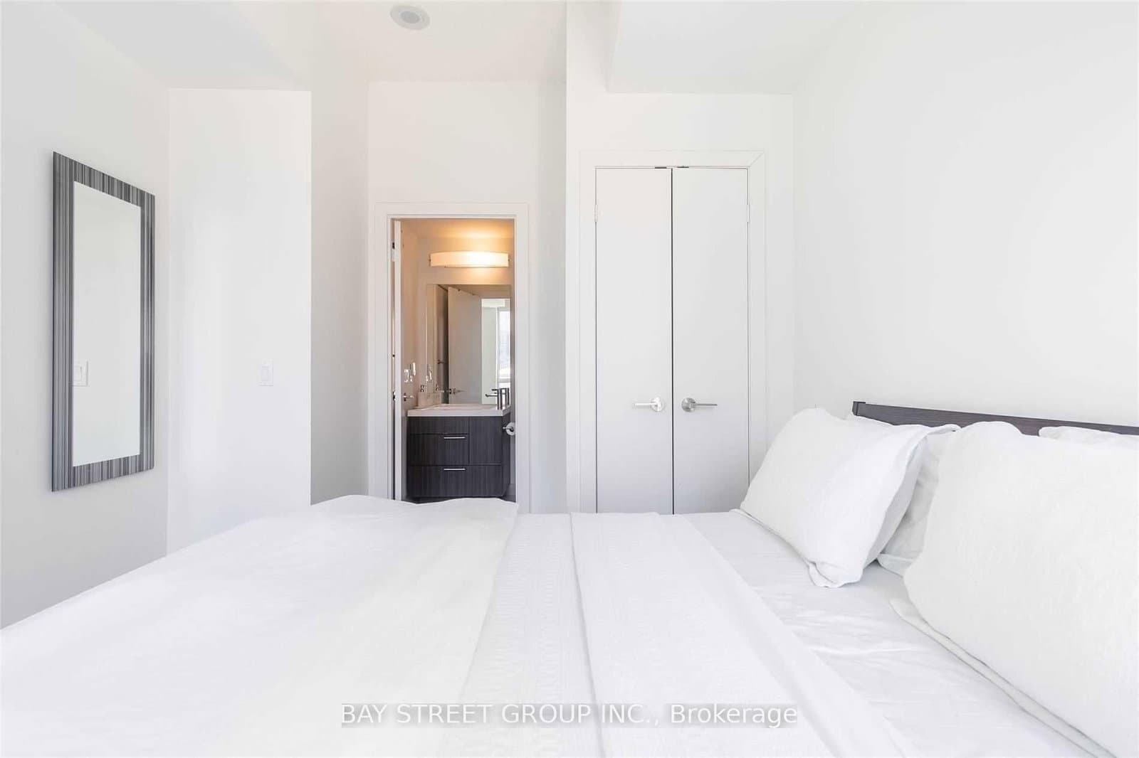 30 Nelson Street, Unit 1603 thumbnail 6