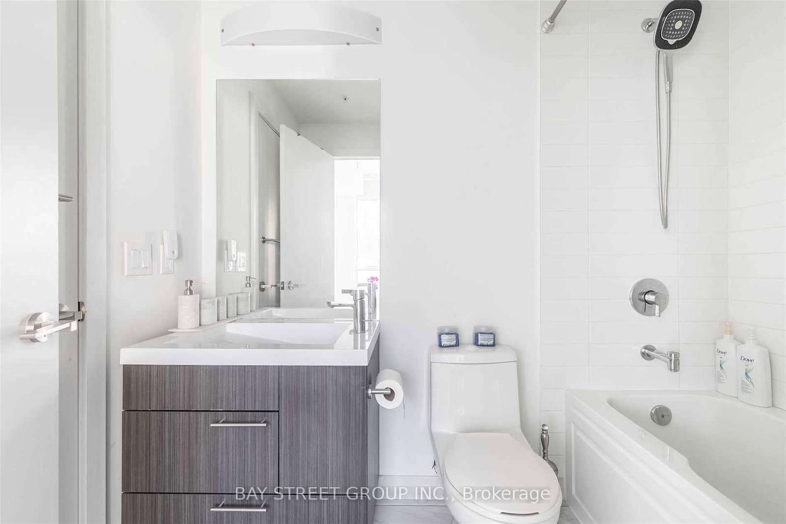 30 Nelson Street, Unit 1603 thumbnail 8
