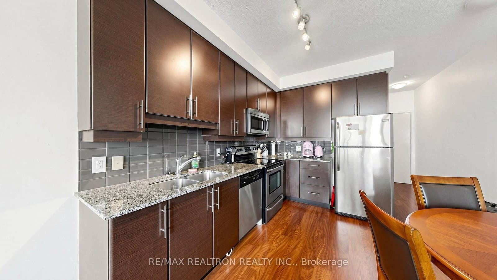 33 Bay Street, Unit 2211 thumbnail 15