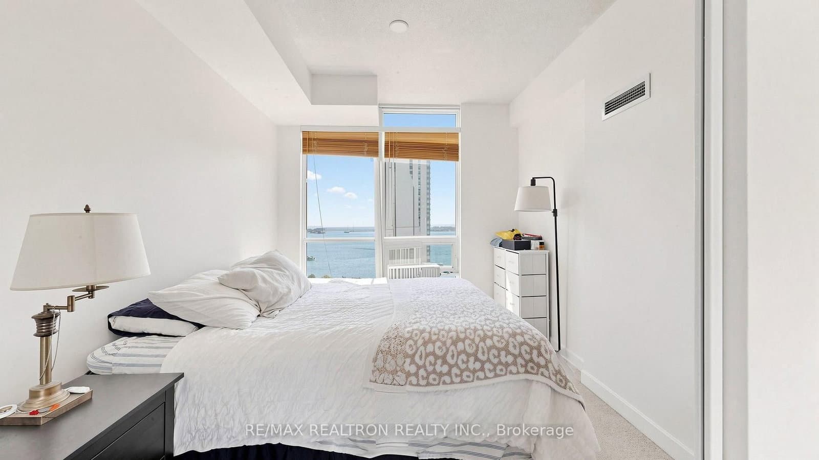 33 Bay Street, Unit 2211 thumbnail 19