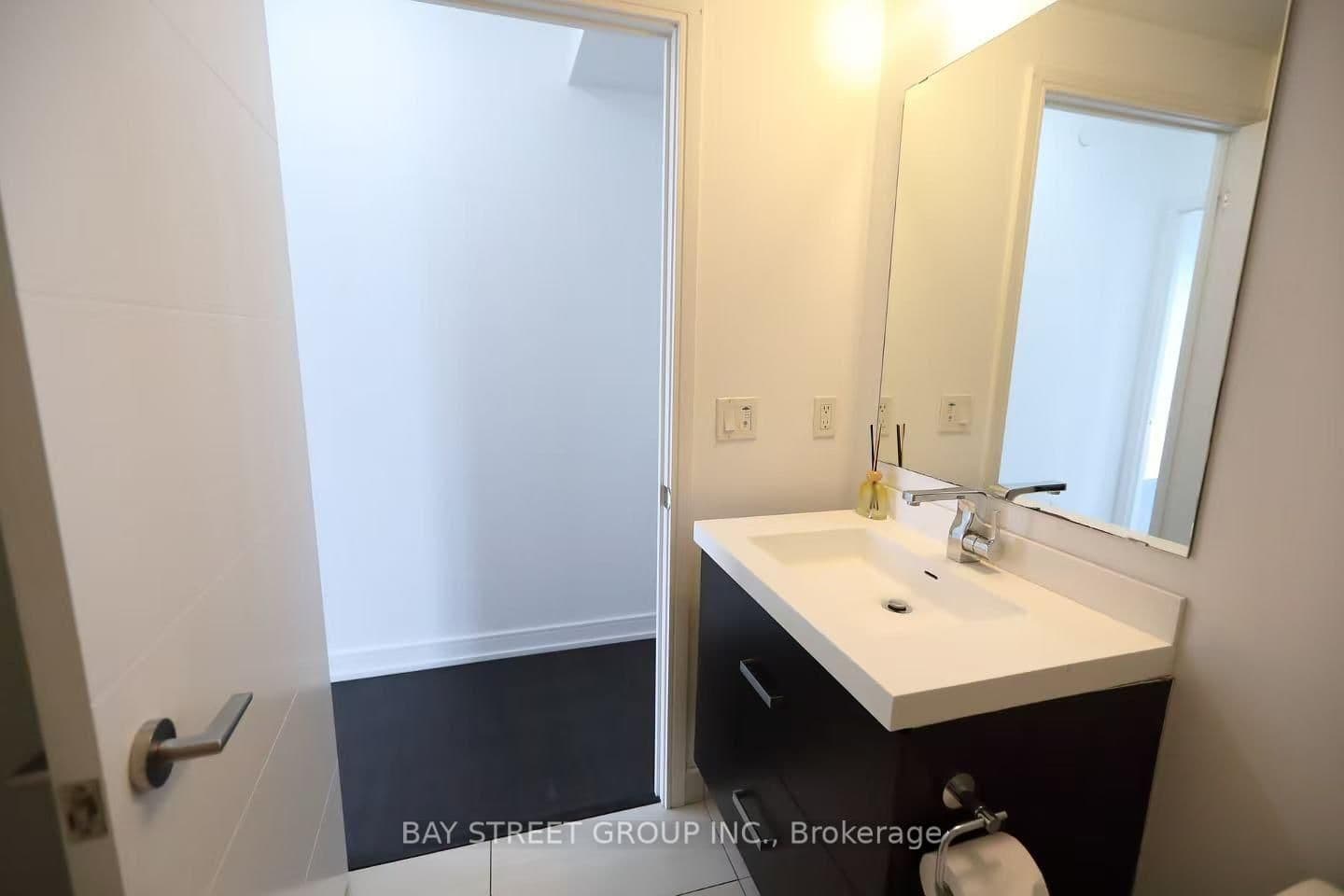 50 E Wellesley Street E, Unit 3004 thumbnail 9