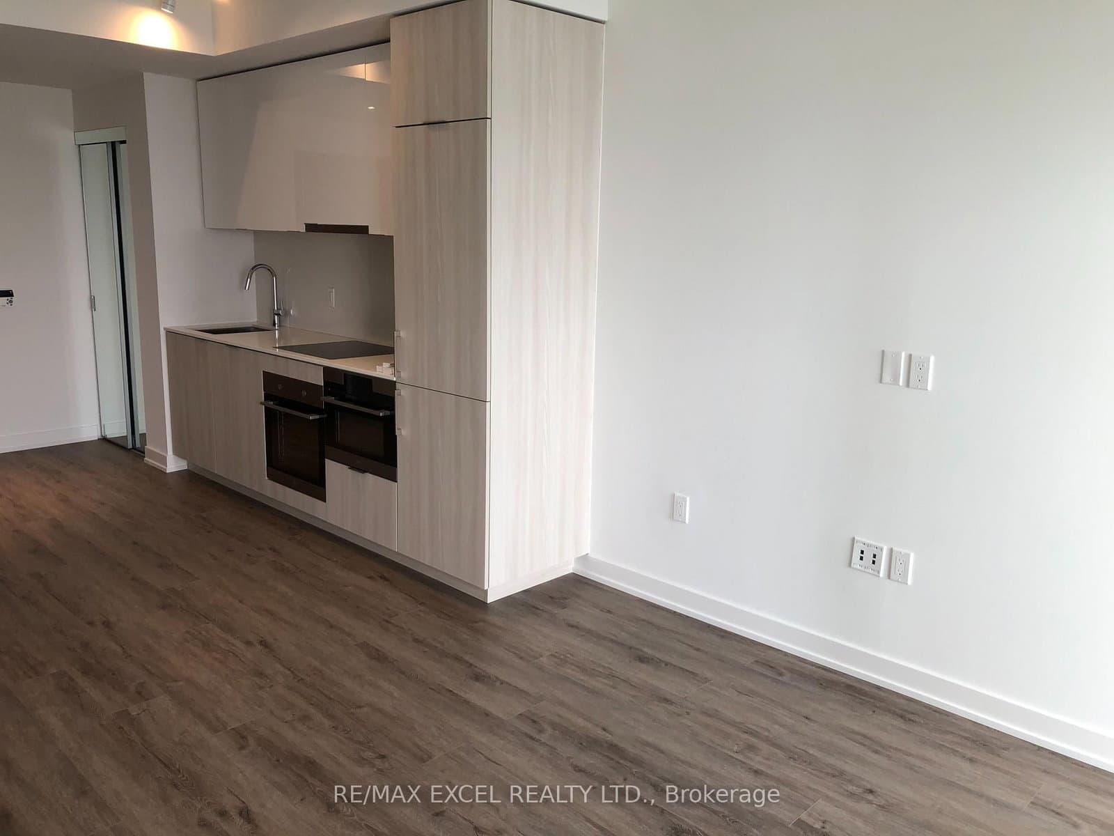 15 Queens Quay E, Unit 1303 thumbnail 4