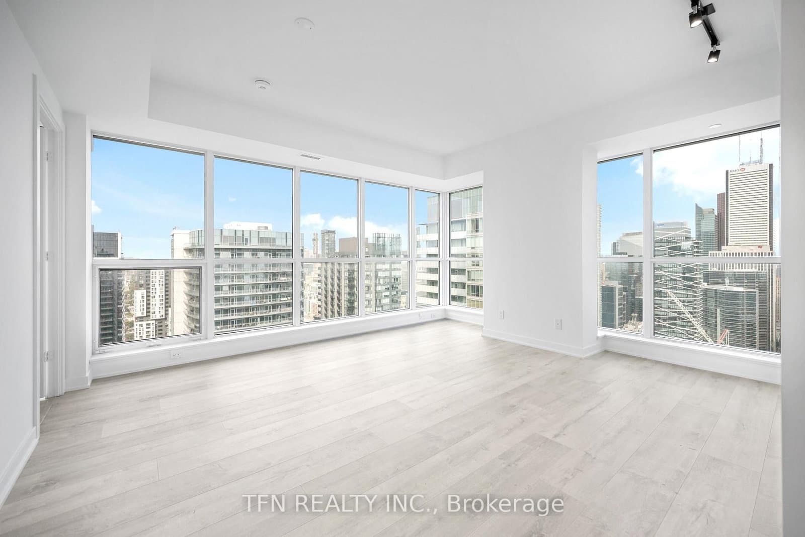 327 King Street W, Unit 4506