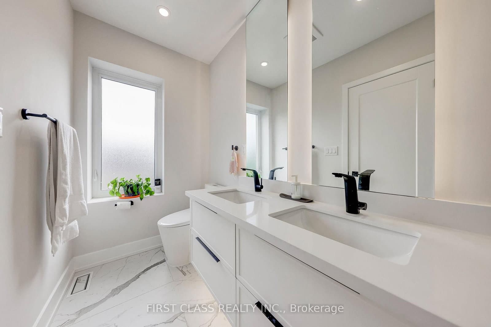 431 Roxton Road thumbnail 16