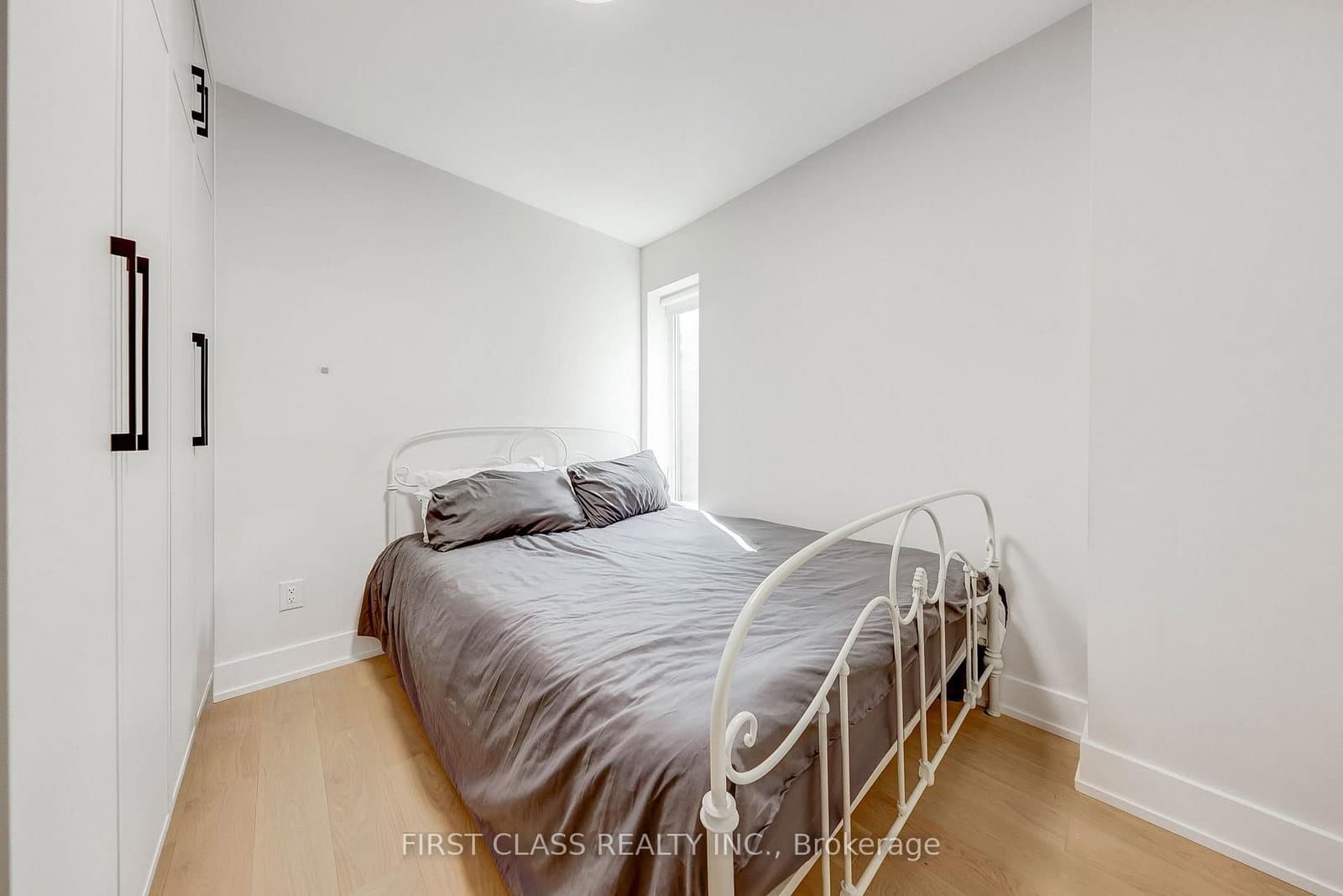 431 Roxton Road thumbnail 18
