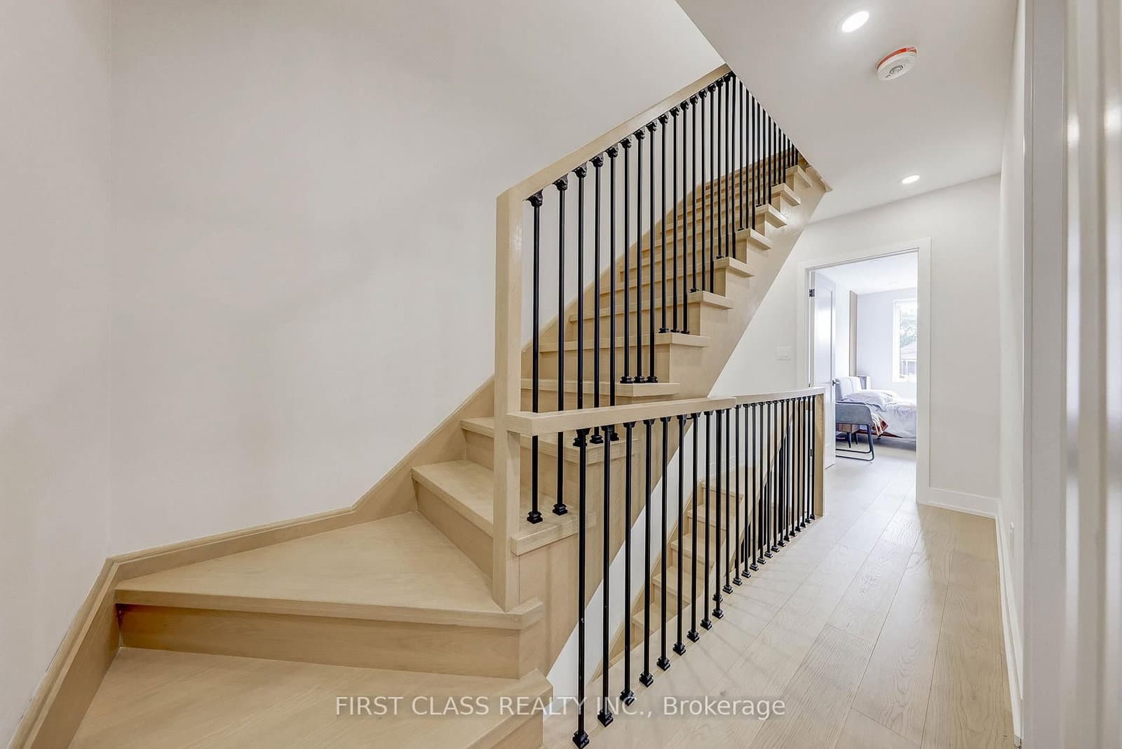 431 Roxton Road thumbnail 20