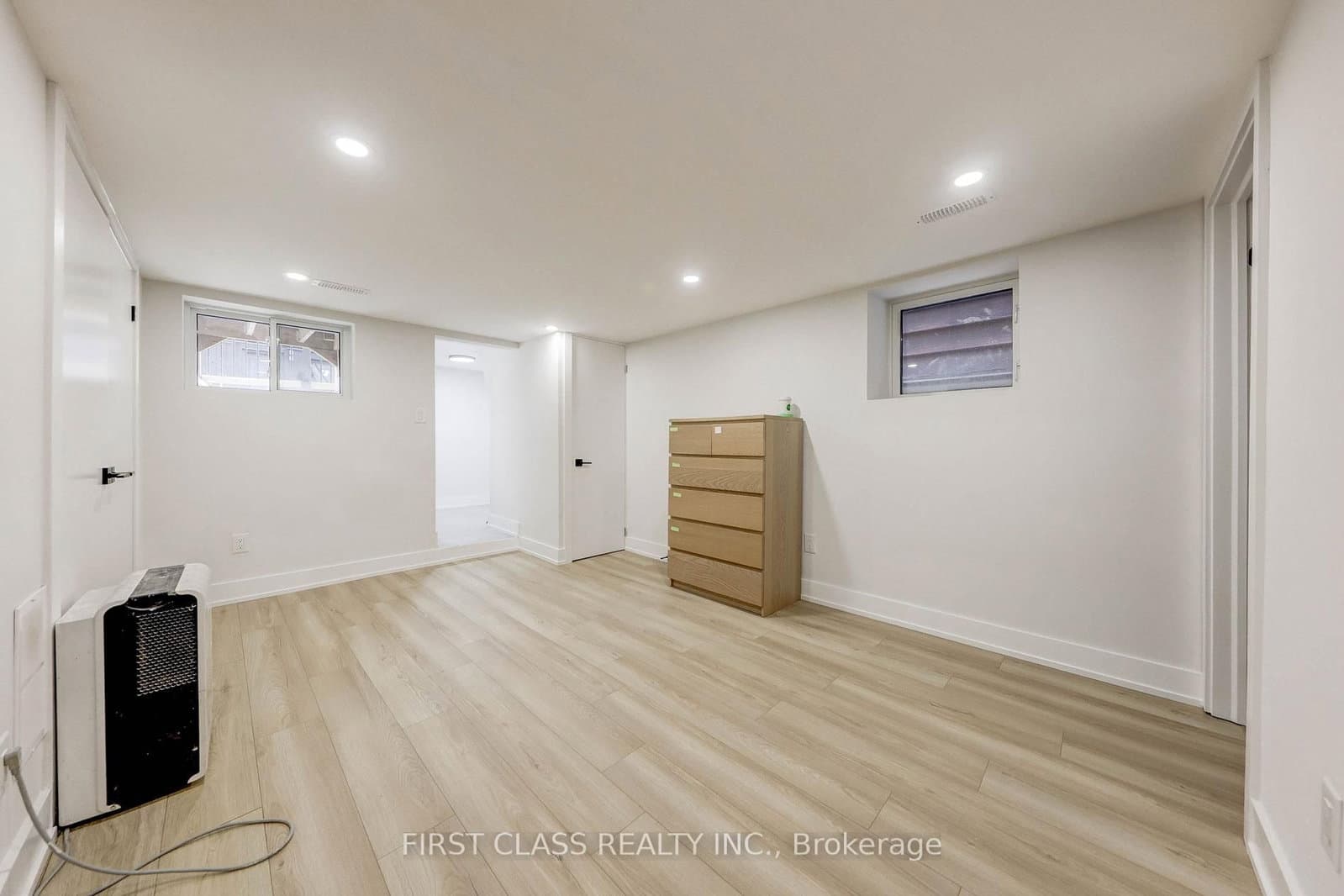 431 Roxton Road thumbnail 32