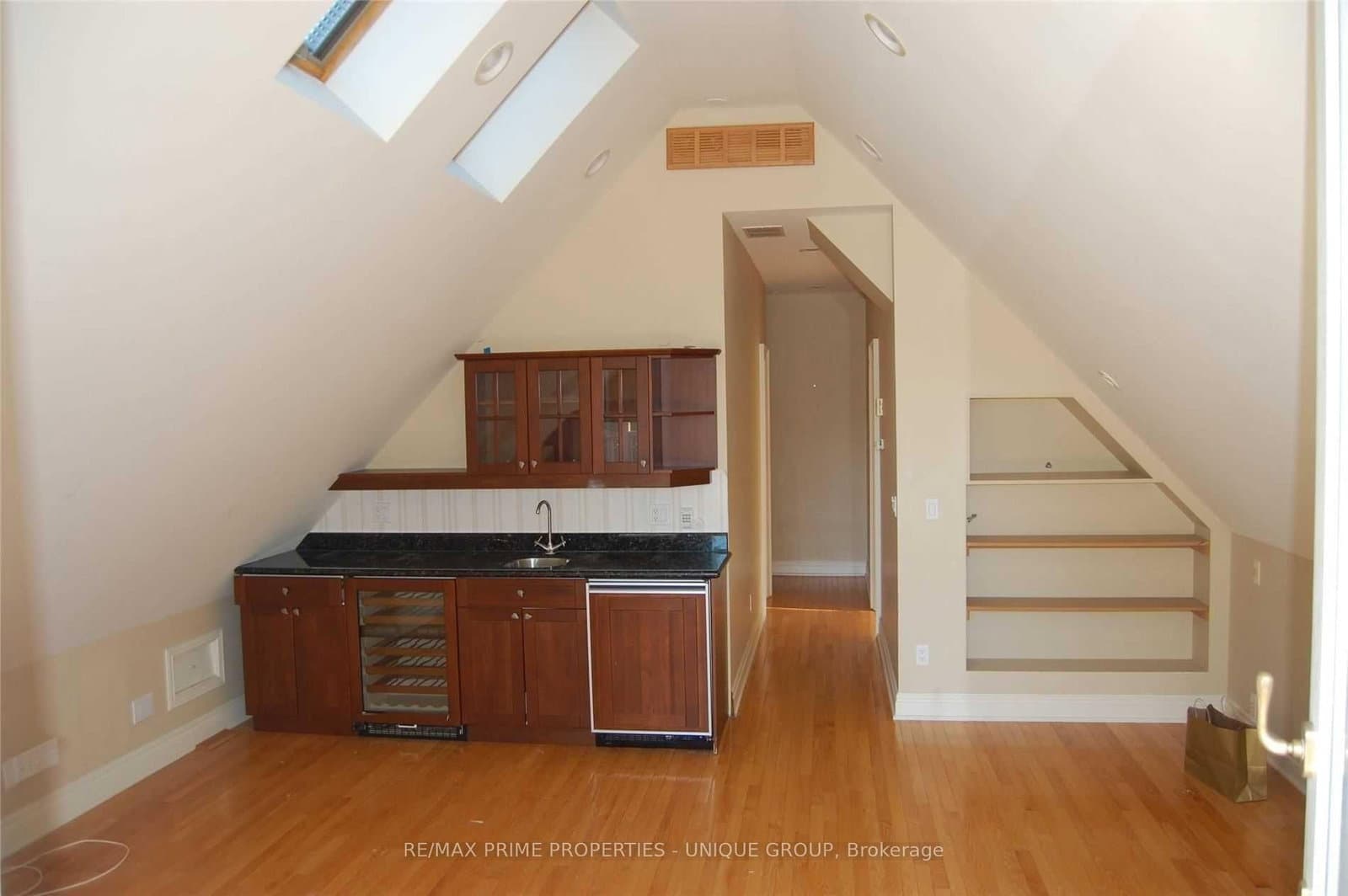 39 Whitehall Road, Unit Upper thumbnail 8