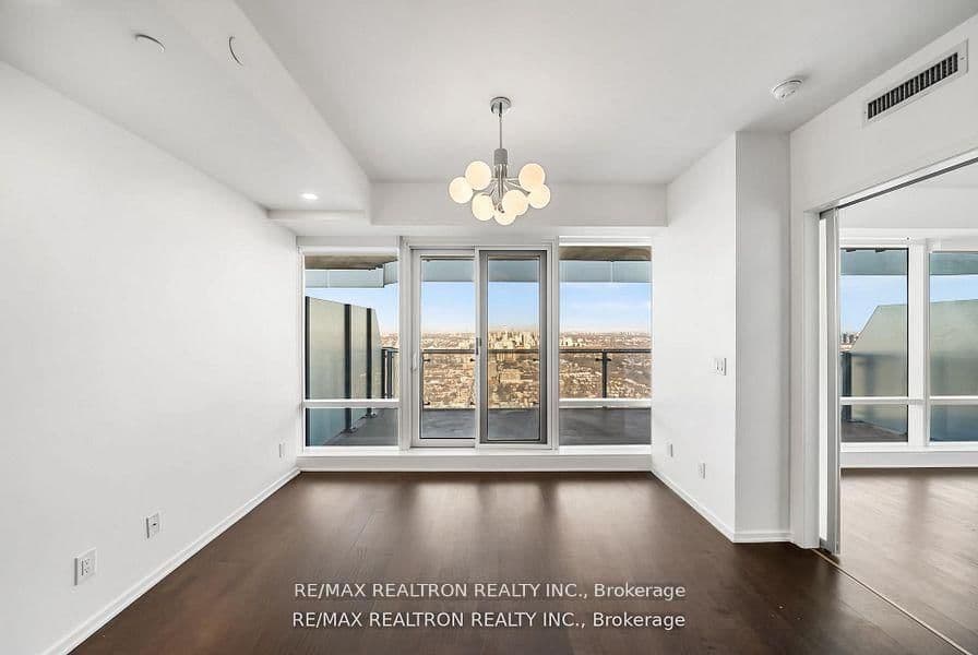 1 Bloor Street E, Unit 6010 thumbnail 24