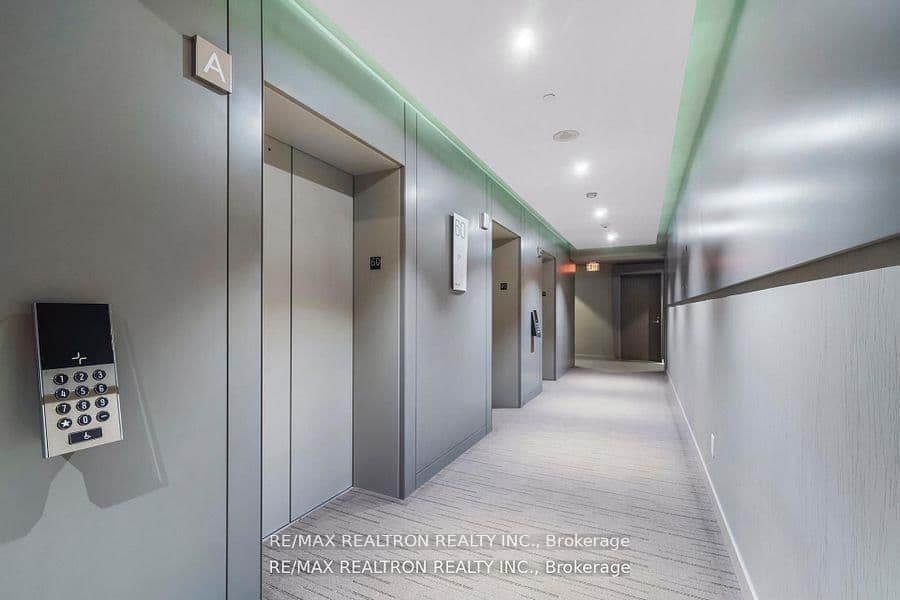 1 Bloor Street E, Unit 6010 thumbnail 8
