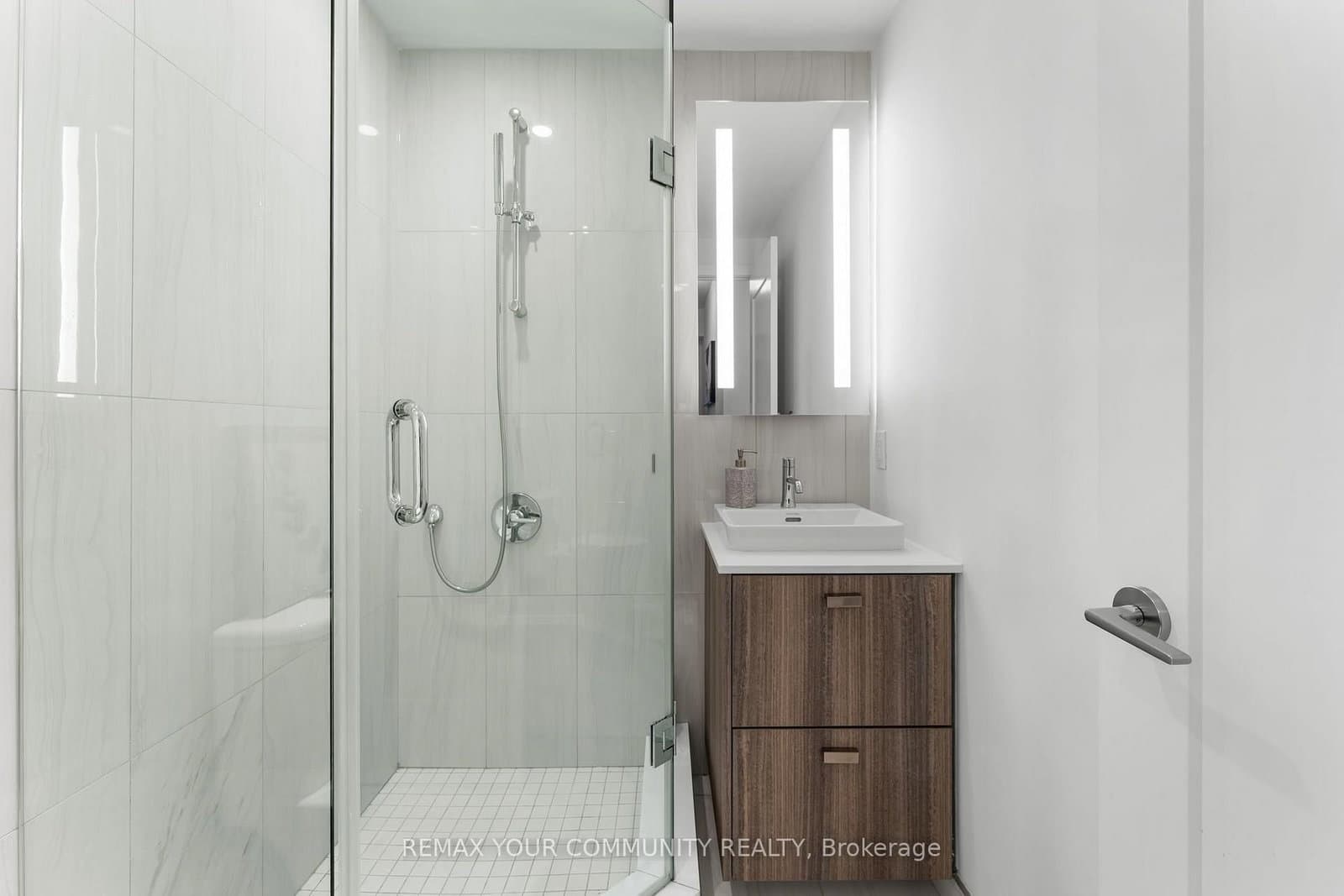470 Front Street, Unit 2015 thumbnail 10
