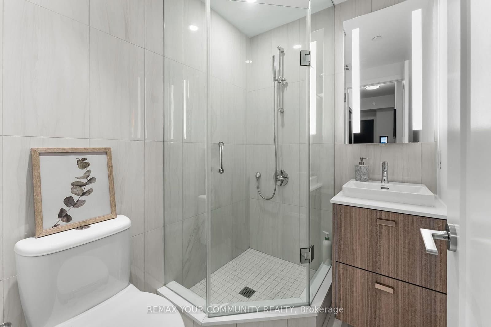 470 Front Street, Unit 2015 thumbnail 9