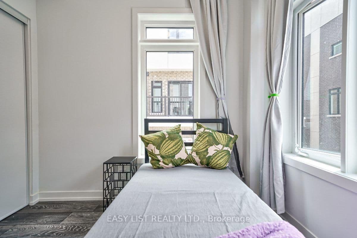 27 Spruce Pines Crescent thumbnail 11