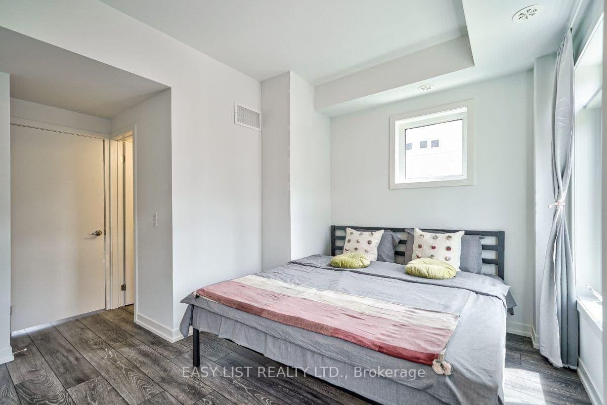 27 Spruce Pines Crescent thumbnail 15
