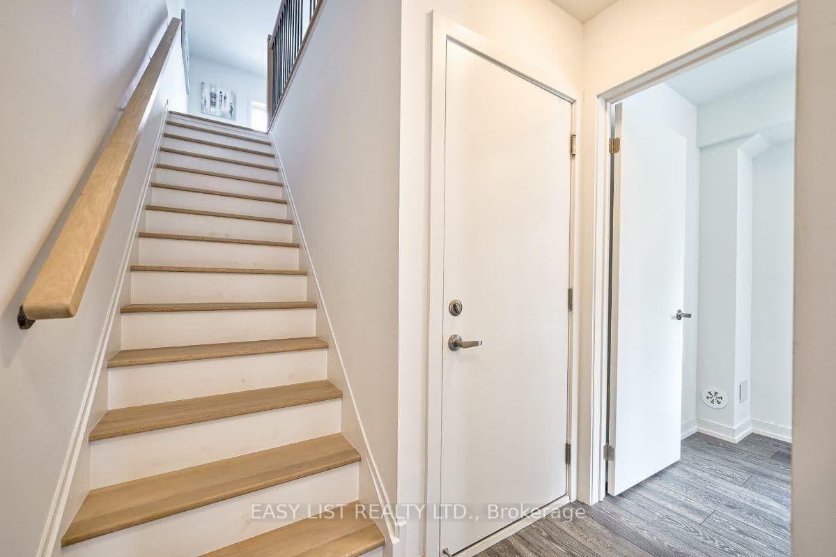 27 Spruce Pines Crescent thumbnail 3