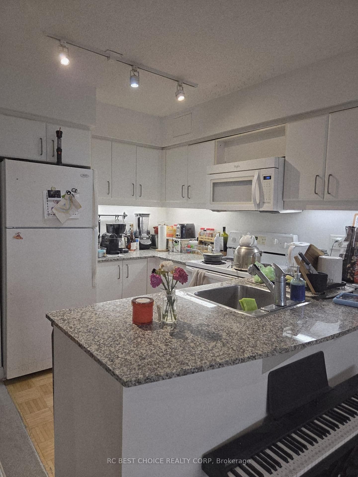 33 Sheppard Avenue, Unit 611 thumbnail 12