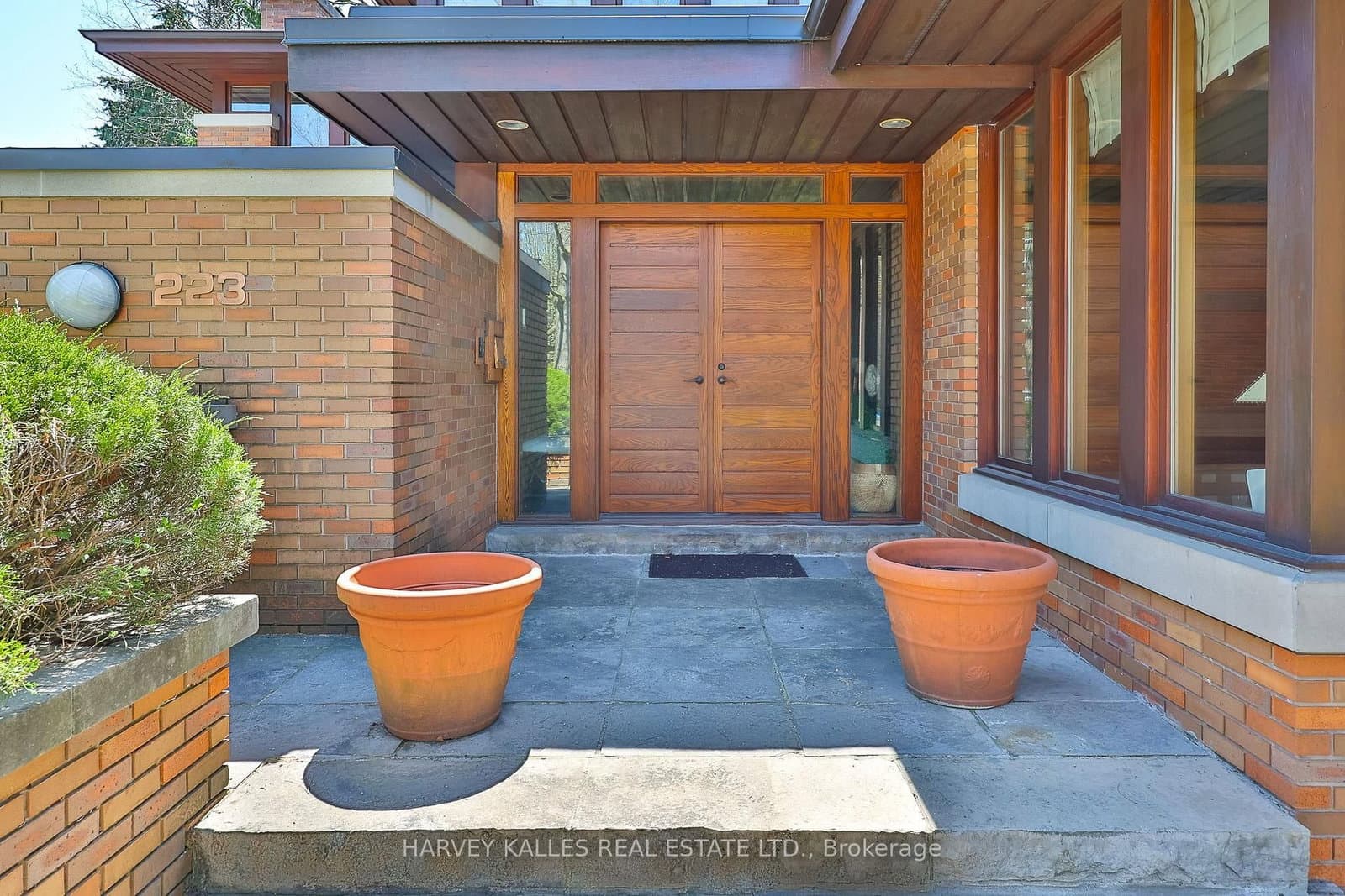223 Hillhurst Boulevard thumbnail 2