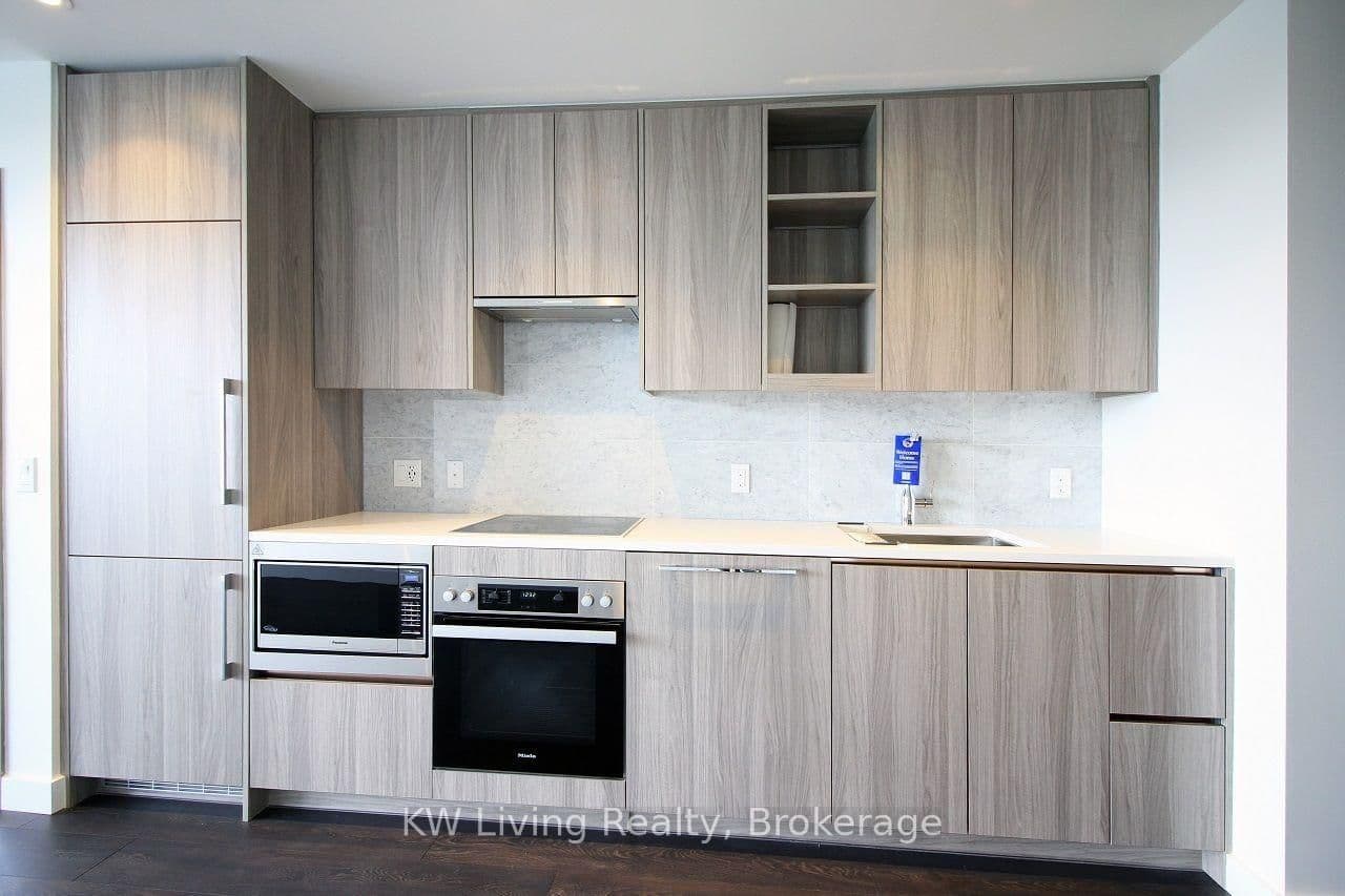 95 McMahon Drive, Unit 805 thumbnail 2