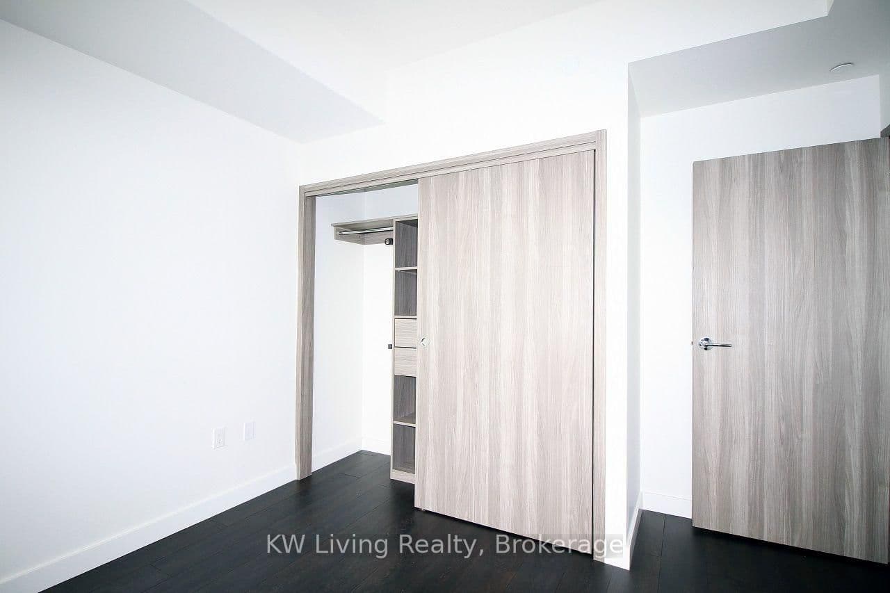 95 McMahon Drive, Unit 805 thumbnail 5